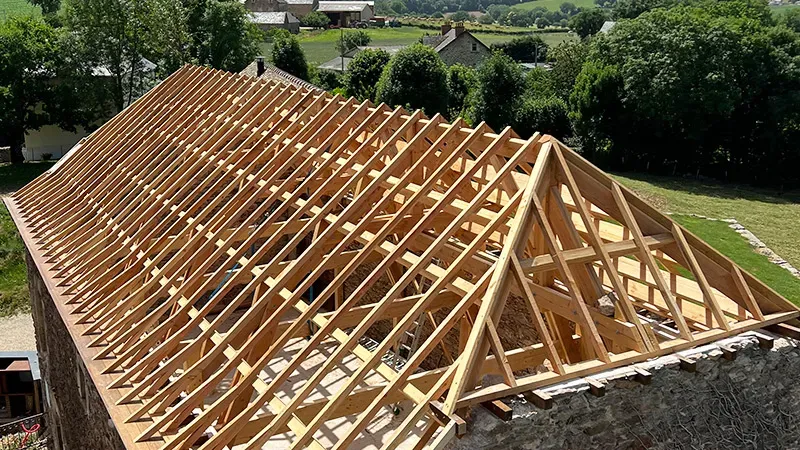 Charpente bois traditionnelle à Tauriac-de-Naucelle